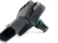 Sensore pressione turbo guasto, componente nero in plastica con connettore e anello verde.