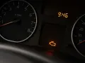 Spia motore accesa, forse un'avaria servosterzo. L'ora è 9:46.