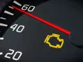 Spia accesa sul cruscotto: il **catalizzatore auto** potrebbe avere un problema. Controlla il motore!