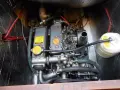 Motore diesel di barca, con tubi e filtri visibili. Potrebbe esserci un problema se non arriva gasolio al motore diesel.