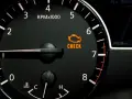 Spia motore accesa ma la macchina va bene. Il cruscotto mostra il contagiri e la spia "CHECK ENGINE" illuminata, nonostante l'auto funzioni regolarmente.