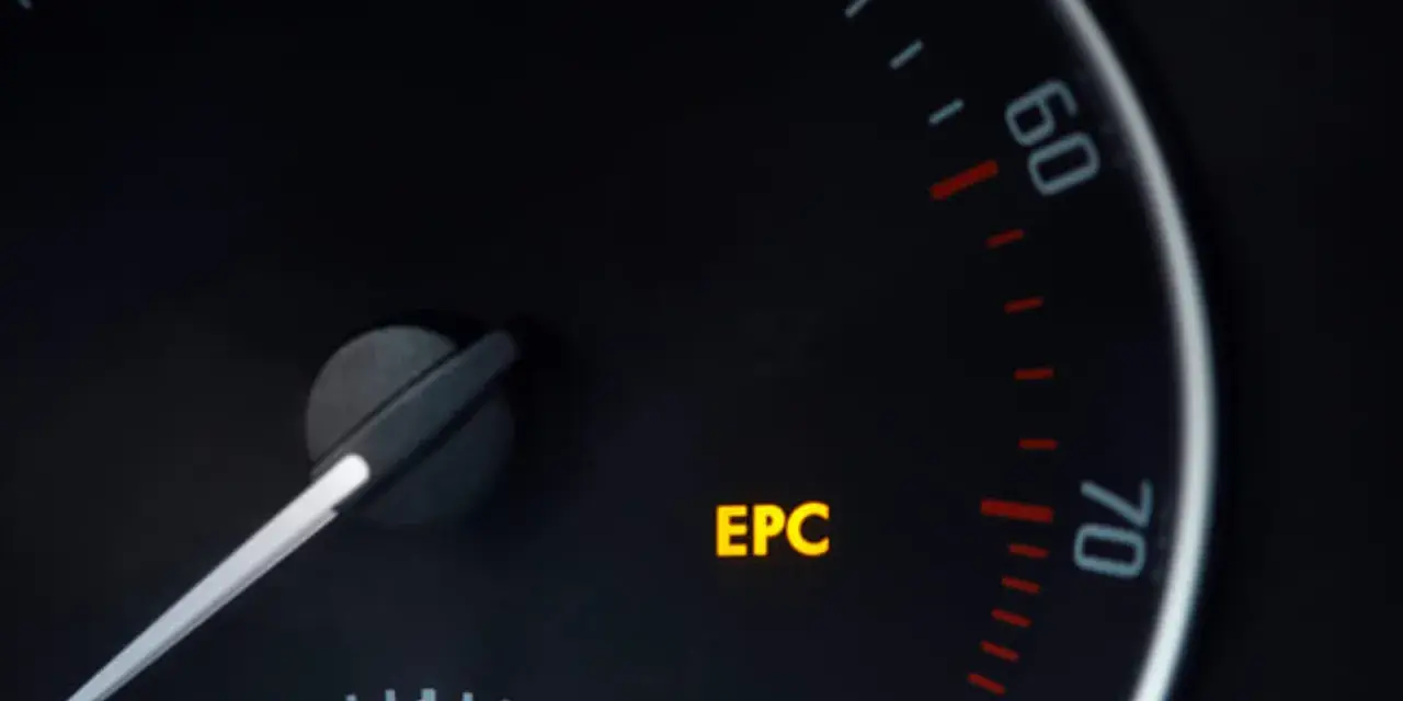 Cruscotto auto con spia EPC accesa, segnala un problema al motore della Polo 1.2 benzina.