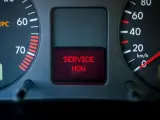 Cruscotto Golf 7 con spia EPC accesa e messaggio "SERVICE NOW".