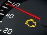 Spia accesa sul cruscotto: il **catalizzatore auto** potrebbe avere un problema. Controlla il motore!