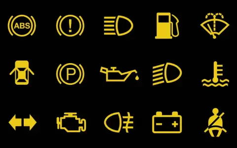 Elenco spie gialle Fiat 500: ABS, freno a mano, motore, batteria, portiere aperte, pressione olio, luci, temperatura, carburante, cinture.