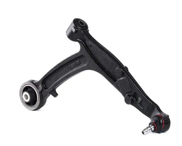 Braccetto auto rotto, pezzo di ricambio in metallo nero con snodo sferico e gommini, pronto per la sostituzione.