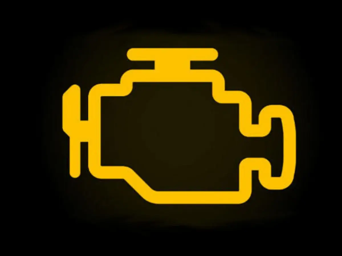 Spia motore accesa su BMW Serie 1. Un segnale giallo che indica un problema al motore, da controllare subito.