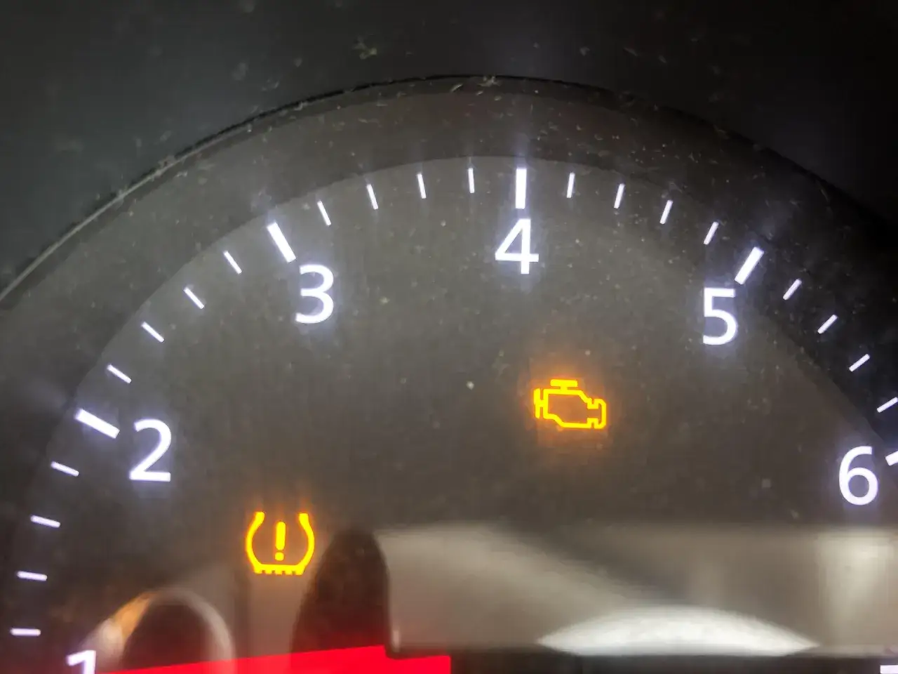 Spia EPC accesa su Polo 1.2 benzina, insieme alla spia pressione pneumatici. Urgente controllo.